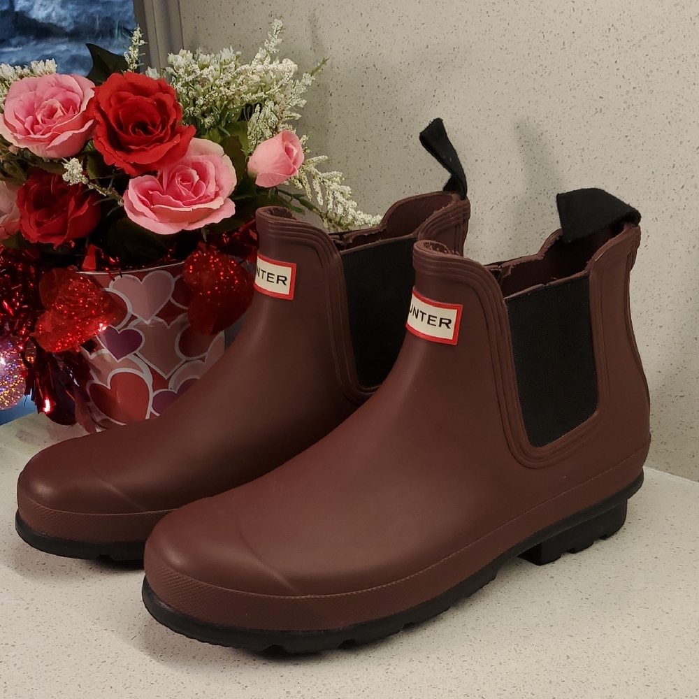 HUNTER Burgandy Waterproof Boots (sz 8) but sized like 8.5